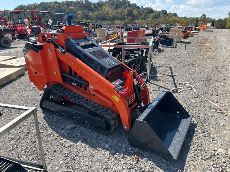 #76-•-landhonor-lgr-v1000-diesel-mini-skid-steer-image-3