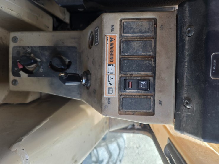 2005-caterpillar-12h-image-72