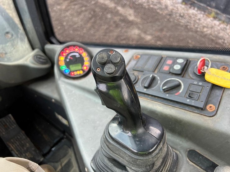 deere-204l-image-21