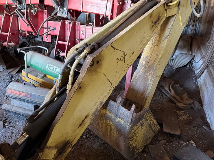 new-holland-lb-11-3pt-backhoe-image-15