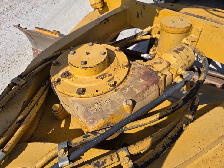 2005-caterpillar-12h-image-28