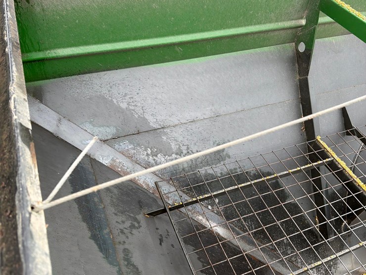2012-j&m-1051-grain-storm-grain-cart-1-owner-image-50