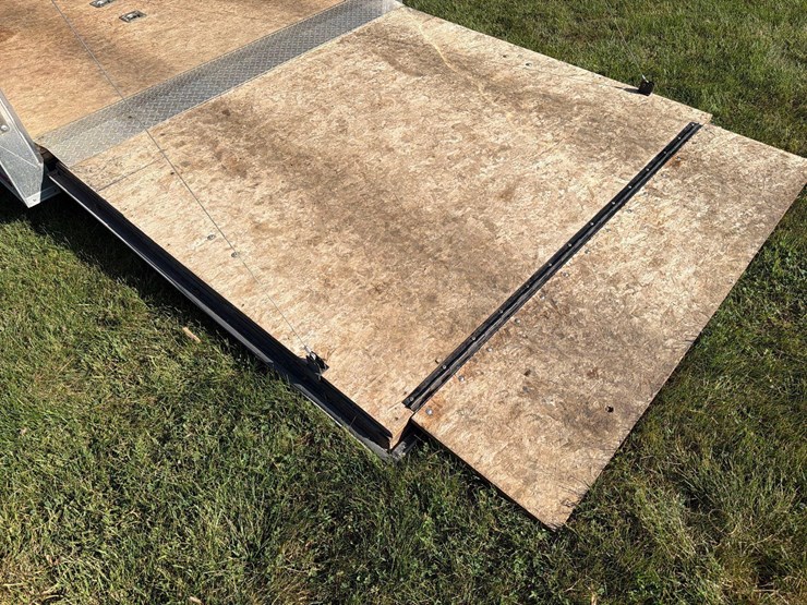 2011-stealth-14ft-enclosed-bumper-hitch-trailer--1-owner-image-36