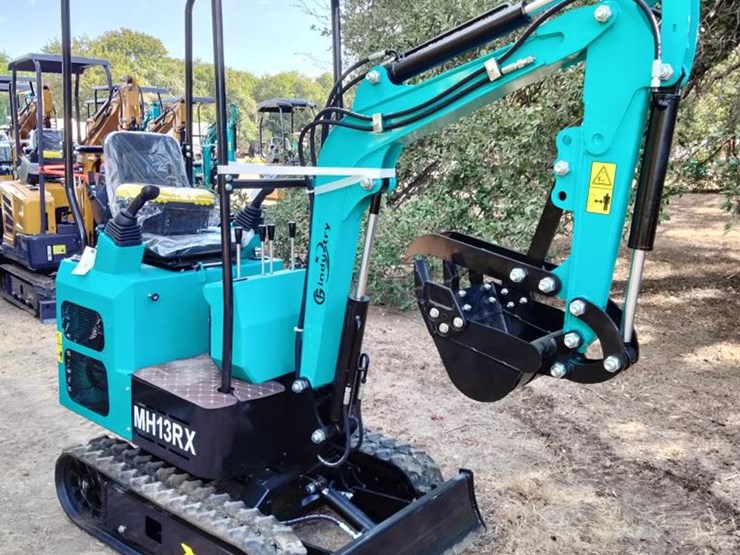 #24-•-cfg-mini-excavator---mh13rx-image-2