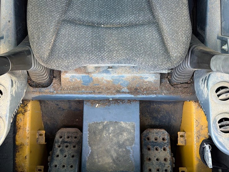 deere-318g-image-32