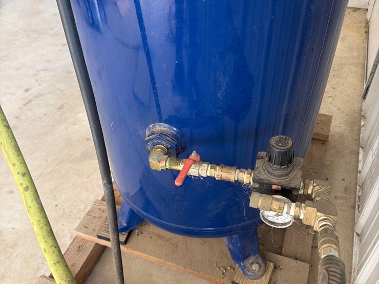 cast-air-80-gallon-commercial-air-compressor-image-9
