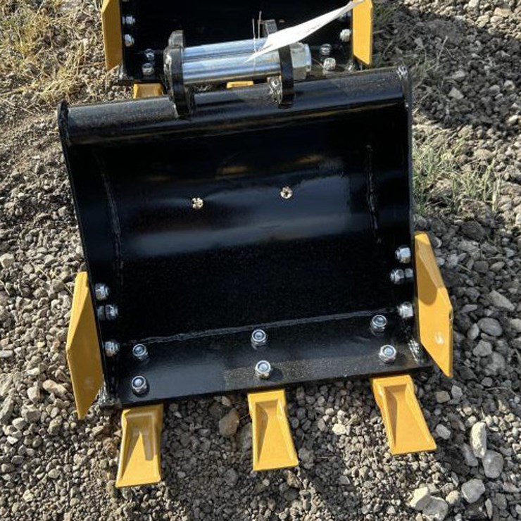 #262 • Mini Excavator 15" Toothed Bucket