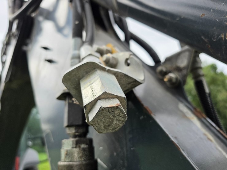 2016-deere-410l-image-112