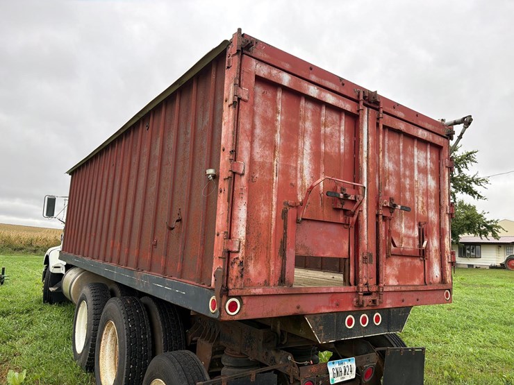 international-8300-6x4-semi-grain-truck-image-39