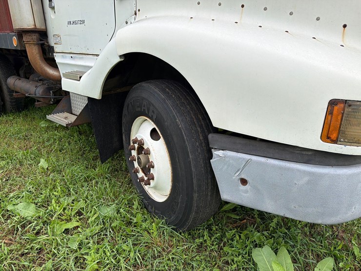 international-8300-6x4-semi-grain-truck-image-51