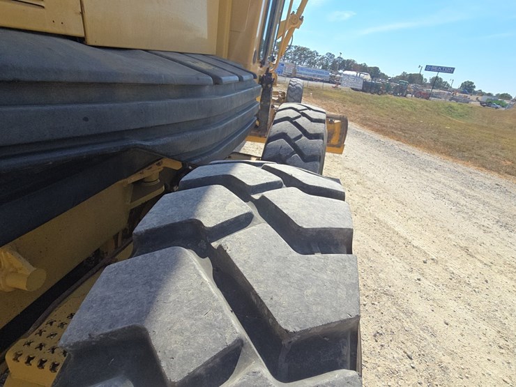 2005-caterpillar-12h-image-89