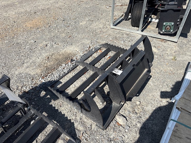 #84-•-mini-skid-steer-land-leveler-image-3