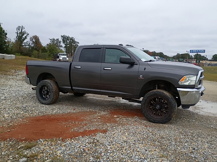 2016-dodge-2500-image-12