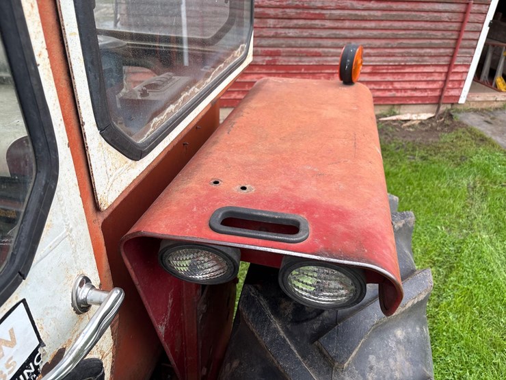 farmall-706-tractor-with-case-2355-loader-image-35
