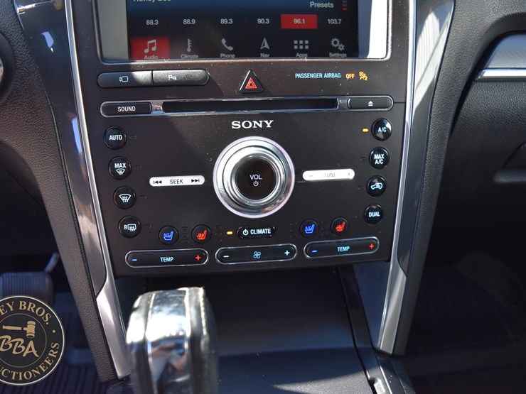 2018-ford-explorer-image-28