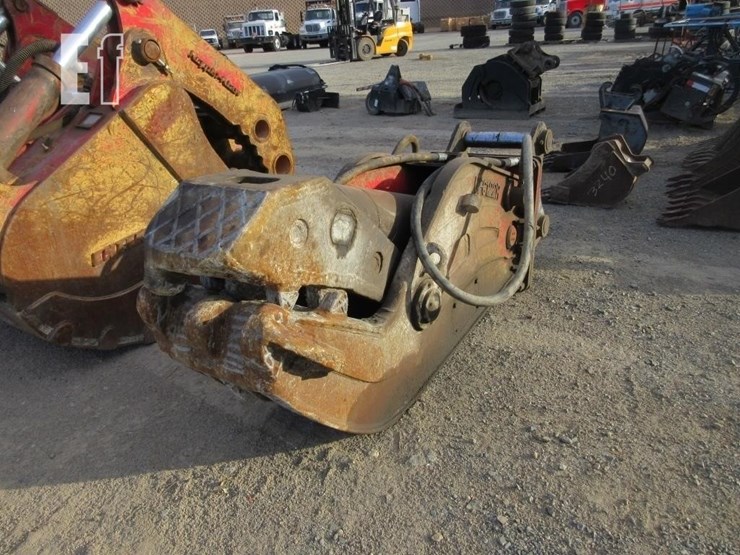 caterpillar-330-image-3