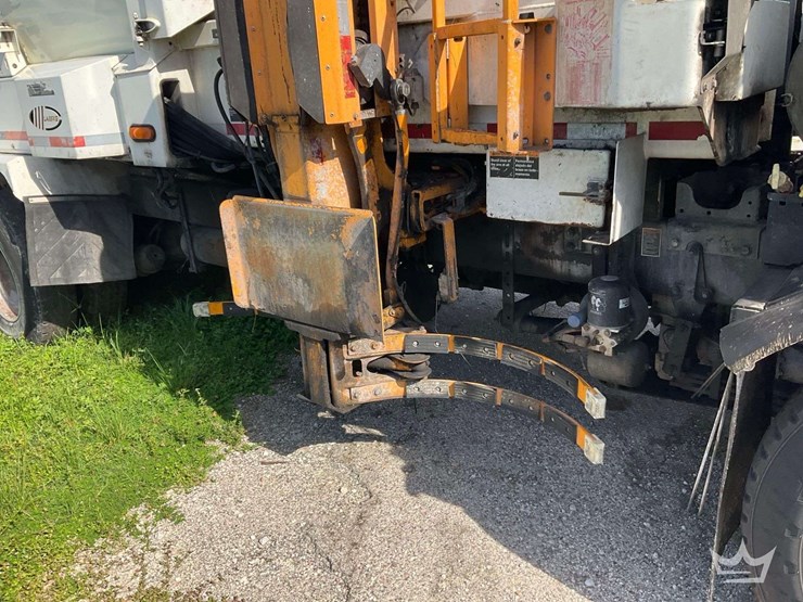 2019-peterbilt-520-image-18
