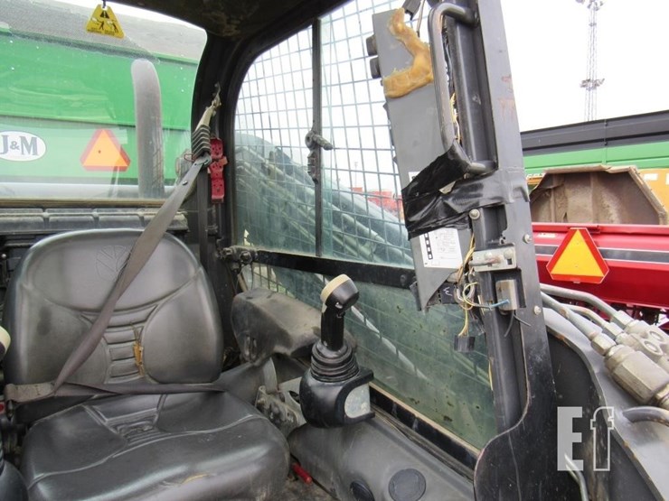 new-holland-c232-image-5
