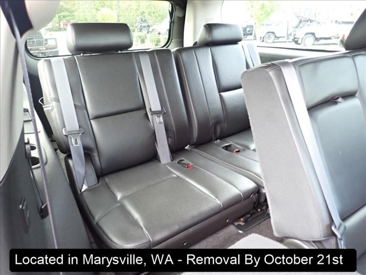 2011-cadillac-escalade-image-13