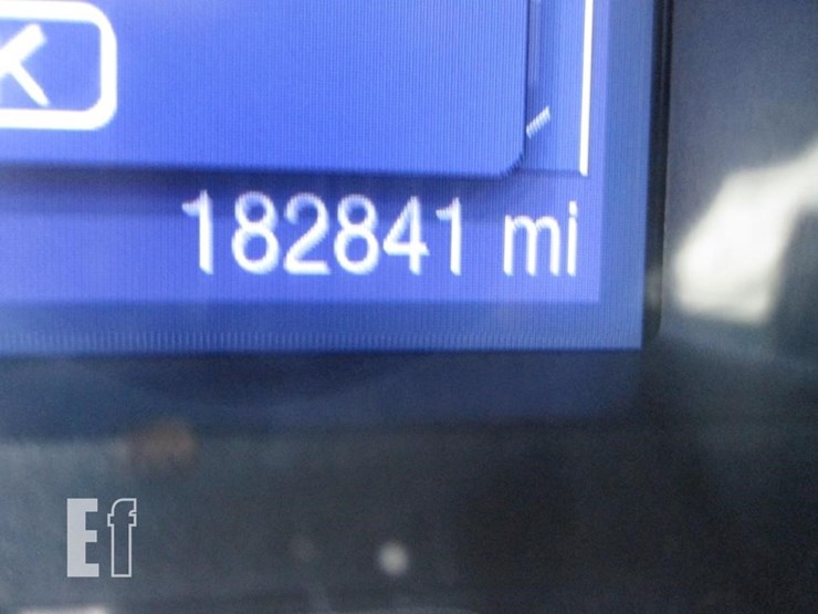 2015-ford-explorer-image-17