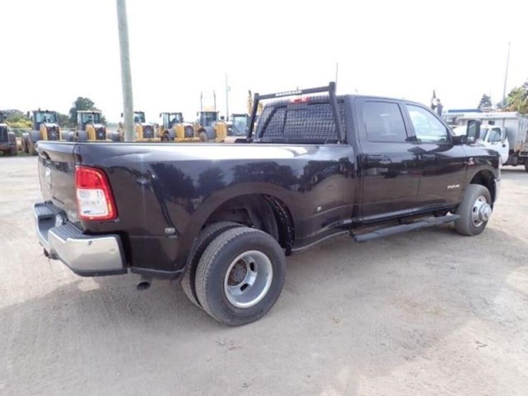 2019-dodge-ram-3500-image-5