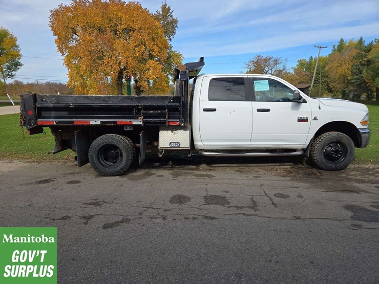 2011-dodge-3500-image-7
