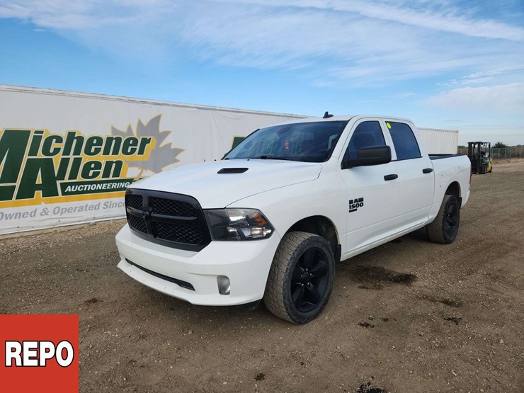 2022-ram-1500-classic-image-1