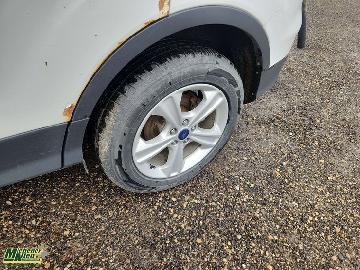 2015-ford-escape-se-image-10