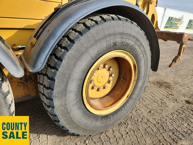 2015-caterpillar-140m-image-30