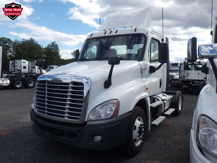 2020-freightliner-cascadia-125-image-1