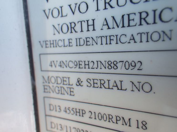 2018-volvo-vnl780-image-25