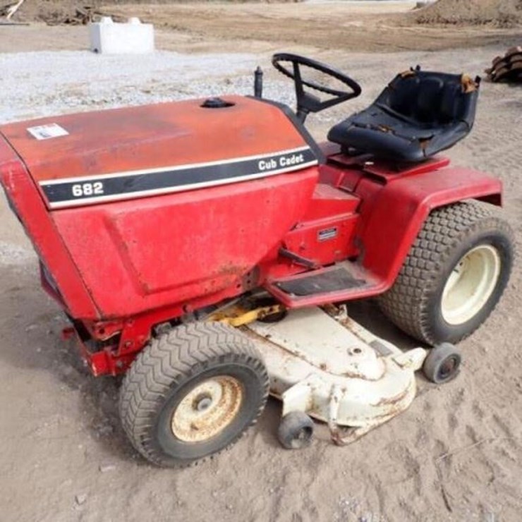 CUB CADET 682