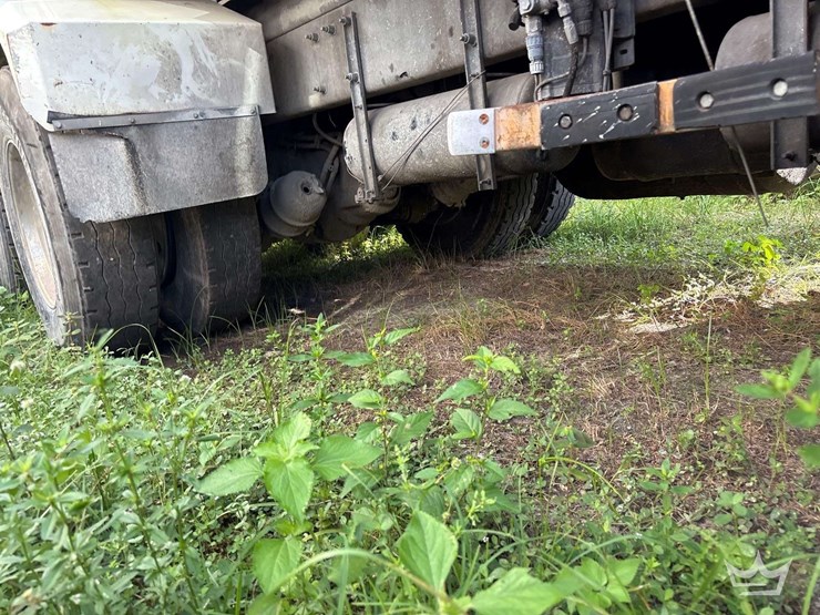 2019-peterbilt-520-image-22