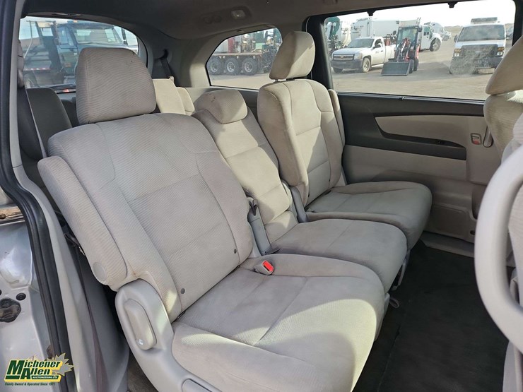 2013-honda-odyssey-image-18