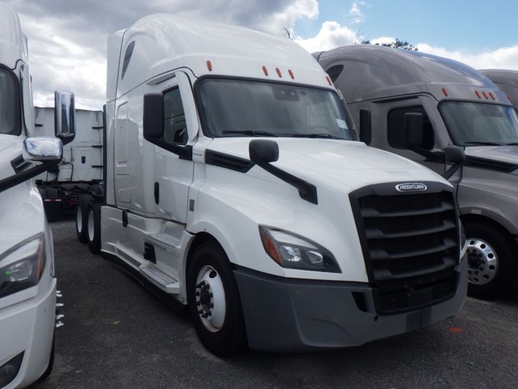 2023-freightliner-cascadia-126-image-3