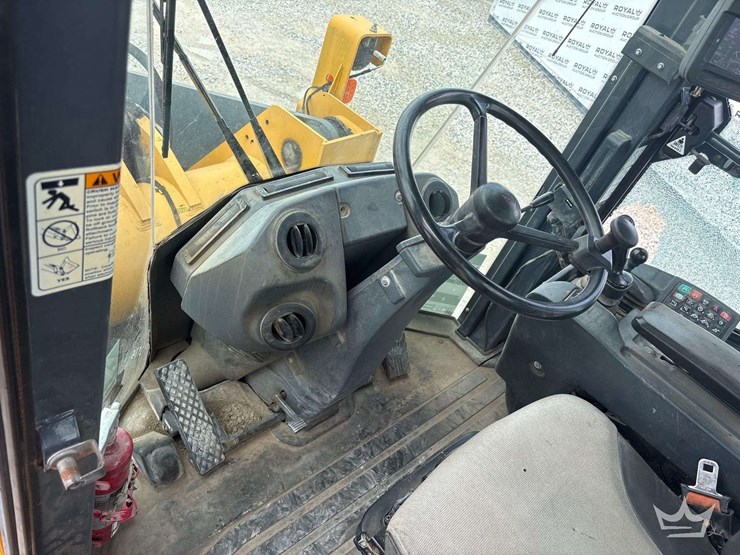 2017-deere-524k-image-17
