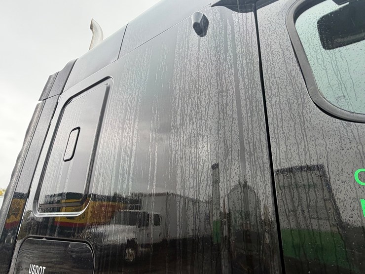 #1659-•-2012-freightliner-cascadia-sleeper-cab-truck-tractor-image-33