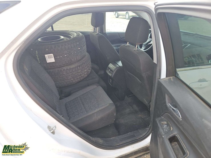 2022-chevrolet-equinox-image-24