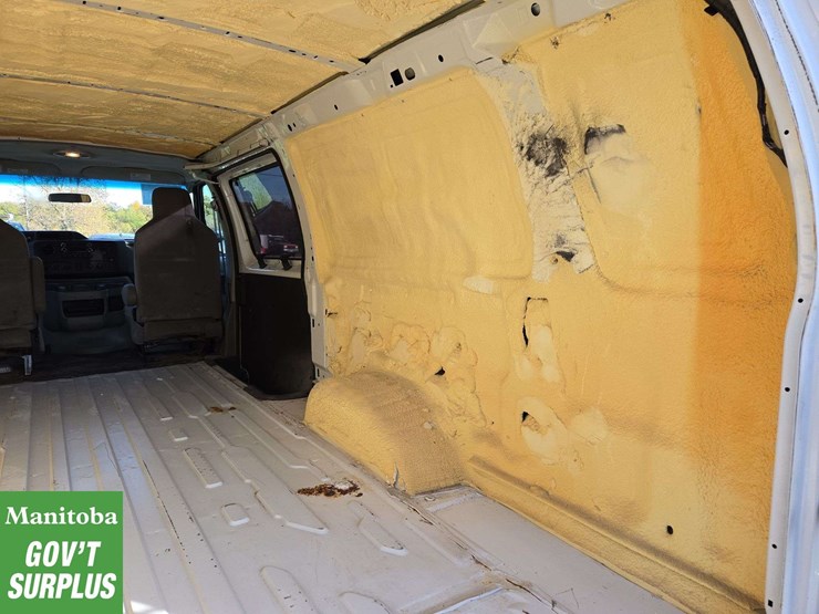 2013-ford-cargo-image-24