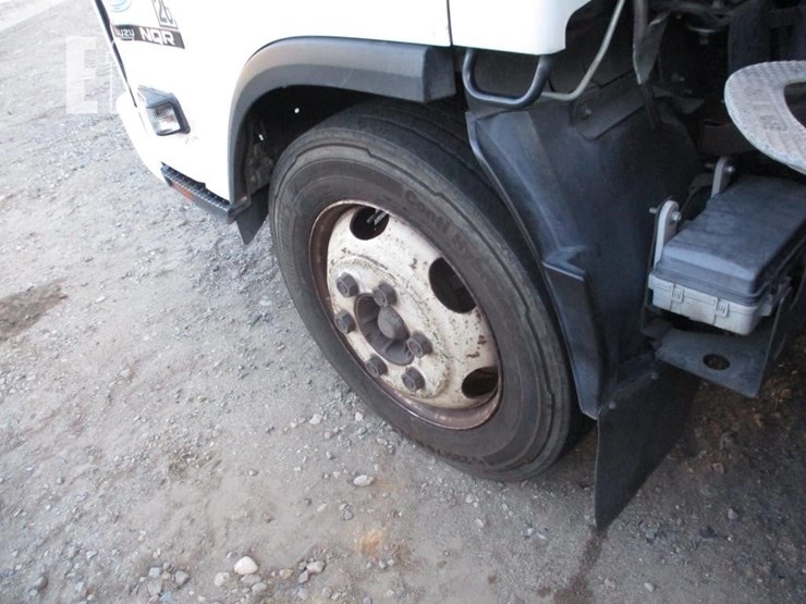 2016-isuzu-nqr-image-17