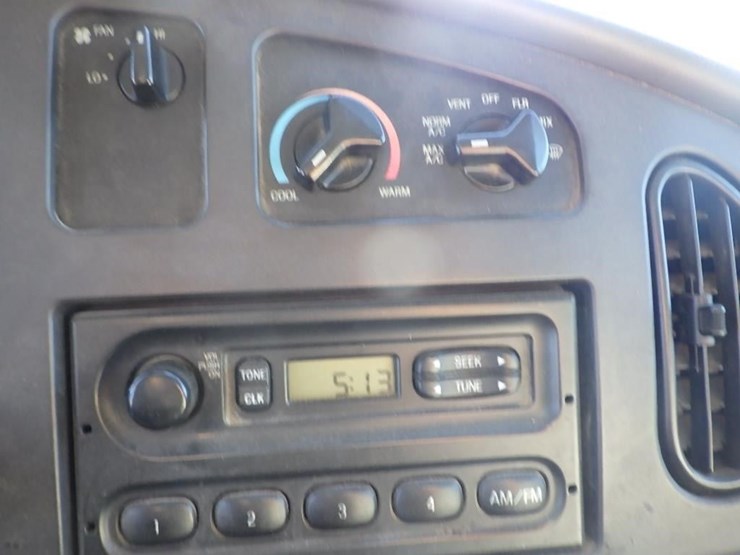 2006-ford-e250-image-23