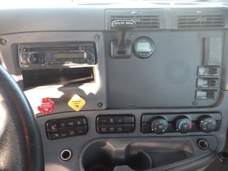 2016-freightliner-cascadia-125-evolution-image-16