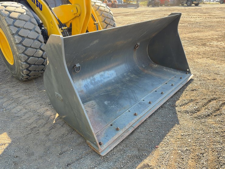 2022-komatsu-wa200-8-image-8