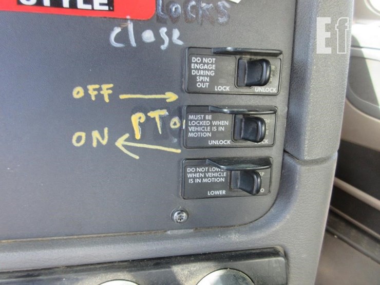 2013-freightliner-cascadia-125-image-10