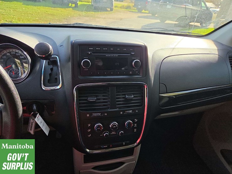 2012-dodge-grand-caravan-sxt-image-19