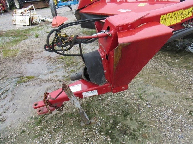 2019-new-holland-210-image-3