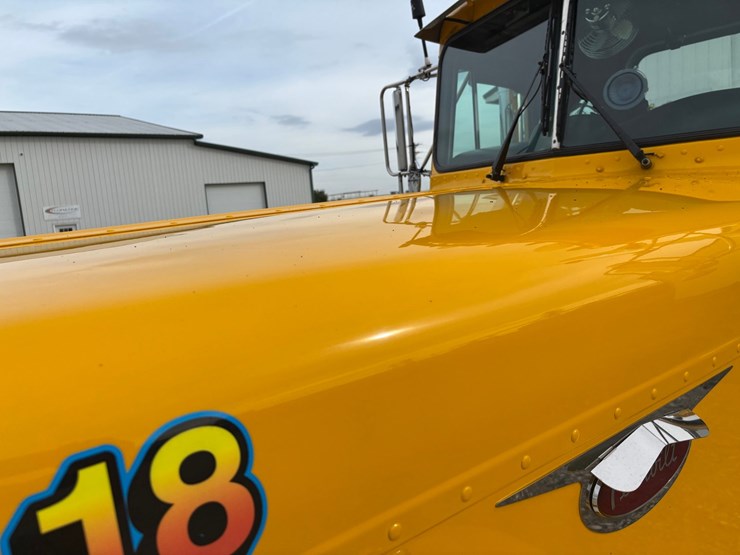 1982-peterbilt-359-image-19