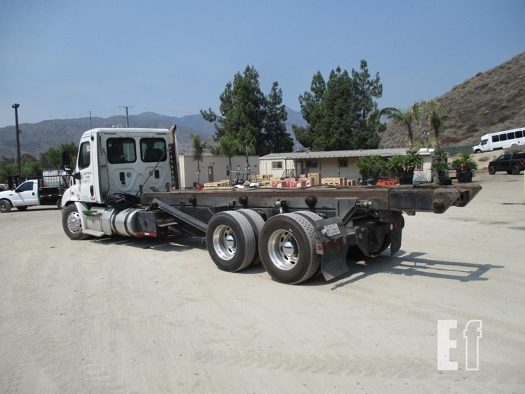 2012-freightliner-cascadia-113-image-4