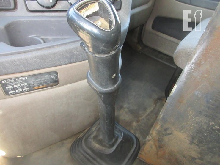 2013-freightliner-cascadia-125-image-11