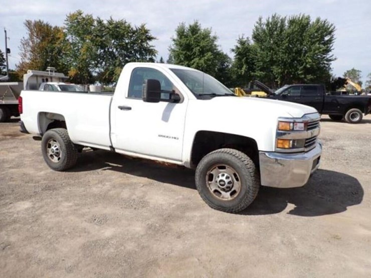 2017-chevrolet-silverado-2500hd-image-3